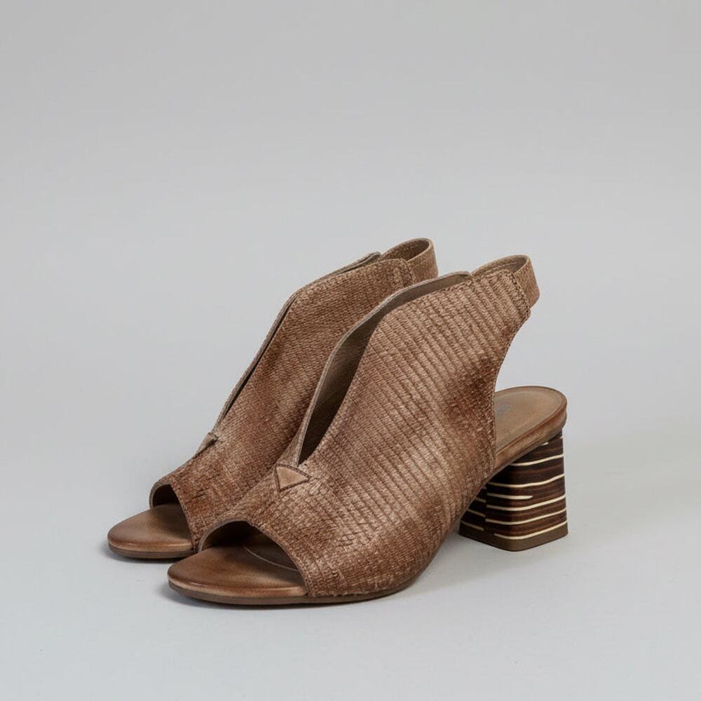 Antelope leather Annabelle heel, size 6